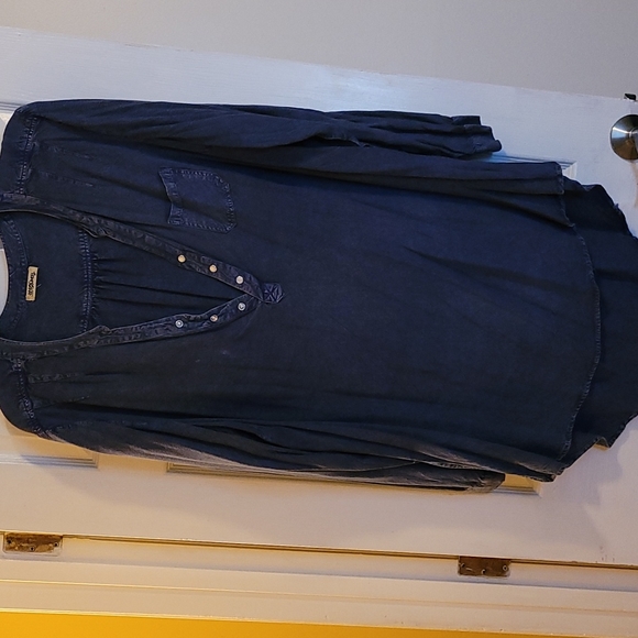 Gently used plus size blouses - Picture 3 of 5